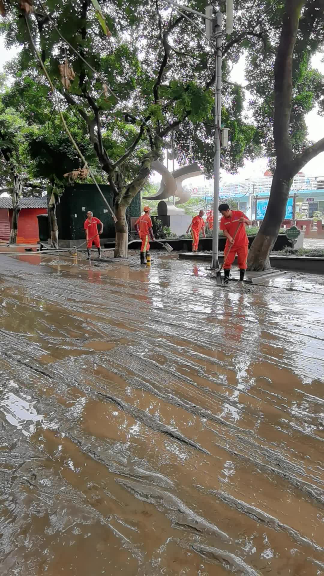 [行行摄摄]洪水退后清淤忙